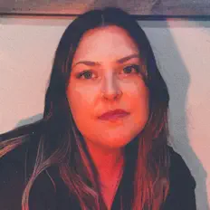 Maddie Laneを聴いたり、ミュージックビデオを鑑賞したり、経歴やツアー日程などを確認したりしましょう！