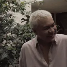 Ouça Farras, assista a videoclipes, leia a biografia, veja as datas das turnês e mais!