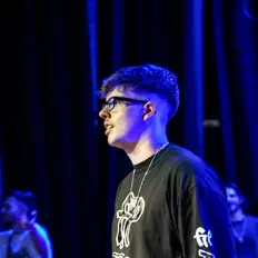 聆聽 Stupidbeats、觀看音樂影片、閱讀小傳、查看巡演日期等！