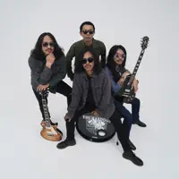 Écoutez undefined, regardez des vidéoclips, lisez la biographie, consultez les dates de tournée et plus encore !