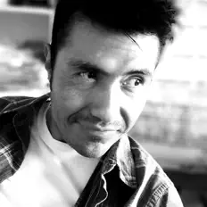Hör dir MacDalton an, schau dir Musikvideos an, lies die Biografie, finde Tourdaten und mehr!