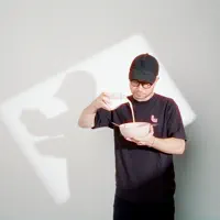 Ascolta undefined, guarda video musicali, leggi la biografia, vedi le date del tour & altro!