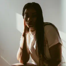Dengarkan Ishiah, tonton video musik, baca bio, lihat tanggal tur & lainnya!