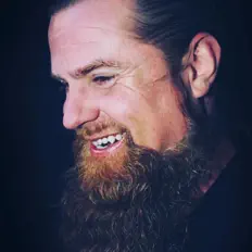 BluntBrad을(를) 듣고, 뮤직 비디오를 보고, 약력을 읽고, 투어 일정 등을 확인하세요!