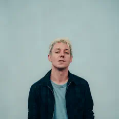 Escucha a Ben Tucker, mira vídeos musicales, lee la biografía, consulta fechas de giras y mucho más.