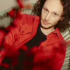 Poslechněte si interpreta Tom Silkman, sledujte hudební videa, přečtěte si životopis, podívejte se na data turné a další informace.