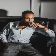 KayC pricoshを聴いたり、ミュージックビデオを鑑賞したり、経歴やツアー日程などを確認したりしましょう！