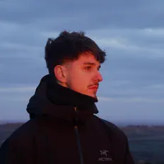 Poslechněte si interpreta 5X, sledujte hudební videa, přečtěte si životopis, podívejte se na data turné a další informace.