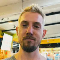 Luister naar undefined, bekijk muziekvideo's, lees de bio, bekijk de tourdata, en meer!