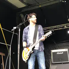 Steve Littleを聴いたり、ミュージックビデオを鑑賞したり、経歴やツアー日程などを確認したりしましょう！