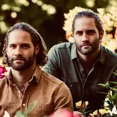 Dengarkan The Clements Brothers, tonton video musik, baca bio, lihat tanggal tur & lainnya!