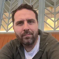 Ouça undefined, assista a videoclipes, leia a biografia, veja as datas das turnês e mais!