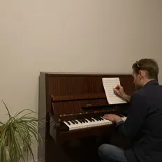 Poslechněte si interpreta Kellan Storms, sledujte hudební videa, přečtěte si životopis, podívejte se na data turné a další informace.