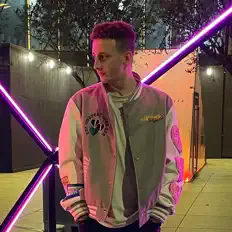 Kieran Brown: песни, клипы, биография, даты выступлений и многое другое.