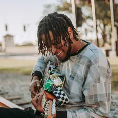 Luister naar Dee Goodson, bekijk muziekvideo's, lees de bio, bekijk de tourdata, en meer!