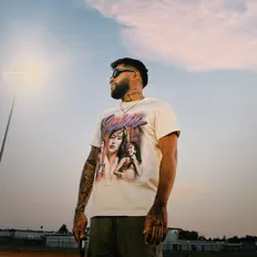 Amoreiを聴いたり、ミュージックビデオを鑑賞したり、経歴やツアー日程などを確認したりしましょう！