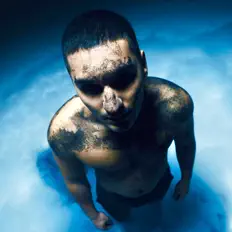 收听 Loris、观看音乐视频、阅读小传、查看巡演日期等 ！