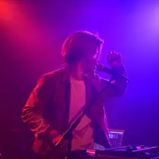 Ouve GEN, vê vídeos de música, lê a biografia, vê as datas da digressão e muito mais!