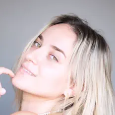 Poslechněte si interpreta Ameet Kanon, sledujte hudební videa, přečtěte si životopis, podívejte se na data turné a další informace.