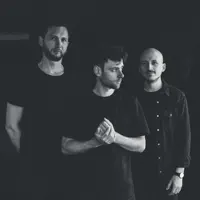 undefinedを聴いたり、ミュージックビデオを鑑賞したり、経歴やツアー日程などを確認したりしましょう！