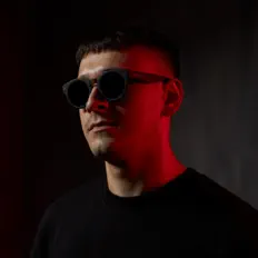 Hör dir Antonio Romano an, schau dir Musikvideos an, lies die Biografie, finde Tourdaten und mehr!