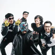 聆聽 Muchos Libre、觀看音樂影片、閱讀小傳、查看巡演日期等！