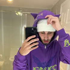 Hör dir Zouli an, schau dir Musikvideos an, lies die Biografie, finde Tourdaten und mehr!