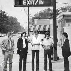 The Contendersを聴いたり、ミュージックビデオを鑑賞したり、経歴やツアー日程などを確認したりしましょう！