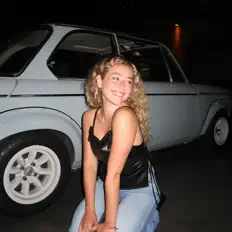 Posłuchaj wykonawcy Halle Burnett, obejrzyj teledyski, przeczytaj biografię, zobacz daty tras koncertowych i nie tylko!