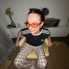 收听 BENGALÁ、观看音乐视频、阅读小传、查看巡演日期等 ！