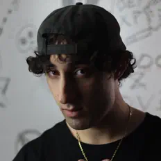 joey cxpを聴いたり、ミュージックビデオを鑑賞したり、経歴やツアー日程などを確認したりしましょう！