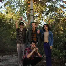 Mathela सुनें, म्यूज़िक वीडियो देखें, बायो पढ़ें, दौरे की तारीखें और बहुत कुछ देखें!