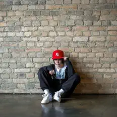 Poslechněte si interpreta Артём Шмырин, sledujte hudební videa, přečtěte si životopis, podívejte se na data turné a další informace.