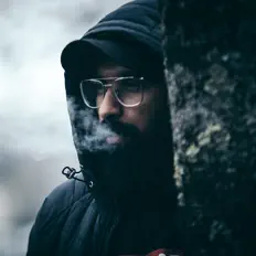 Poslechněte si interpreta HiddenCap, sledujte hudební videa, přečtěte si životopis, podívejte se na data turné a další informace.