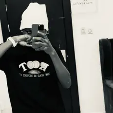 Escucha a Mayor, mira videos musicales, lee su biografía, consulta las fechas de las gira y más.