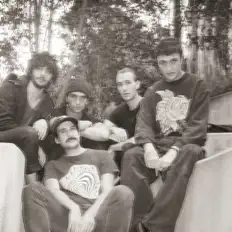 OSWALD सुनें, म्यूज़िक वीडियो देखें, बायो पढ़ें, दौरे की तारीखें और बहुत कुछ देखें!