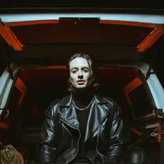 聆聽 SNK、觀看音樂影片、閱讀小傳、查看巡演日期等！