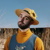 Escucha a undefined, mira videos musicales, lee su biografía, consulta las fechas de las gira y más.