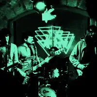 undefinedを聴いたり、ミュージックビデオを鑑賞したり、経歴やツアー日程などを確認したりしましょう！