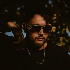Escucha a Big Tee, mira videos musicales, lee su biografía, consulta las fechas de las gira y más.