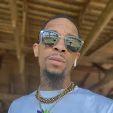 Ouve Stevie Bugatti, vê vídeos de música, lê a biografia, vê as datas da digressão e muito mais!