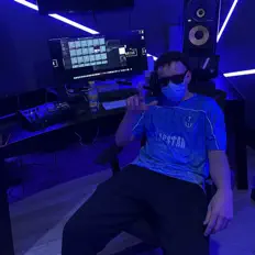 Singy सुनें, म्यूज़िक वीडियो देखें, बायो पढ़ें, दौरे की तारीखें और बहुत कुछ देखें!