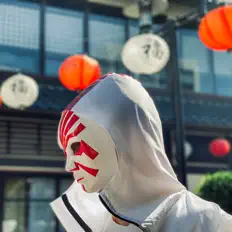 聆聽 Den Kayo、觀看音樂影片、閱讀小傳、查看巡演日期等！