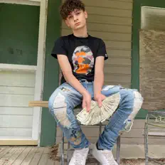 Ascolta youngmoneyjonah, guarda video musicali, leggi la biografia, vedi le date del tour & altro!