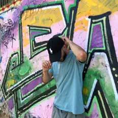 Macca dinle, müzik videolarını izle, biyografisini oku, tur tarihlerini ve daha fazlasını gör!