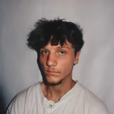 Kinniki을(를) 듣고, 뮤직 비디오를 보고, 약력을 읽고, 투어 일정 등을 확인하세요!