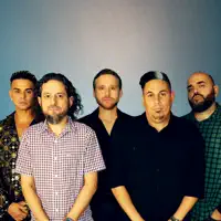 undefined dinle, müzik videolarını izle, biyografisini oku, tur tarihlerini ve daha fazlasını gör!