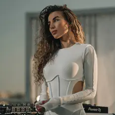 收听 DAARI、观看音乐视频、阅读小传、查看巡演日期等 ！