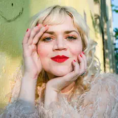 Poslechněte si interpreta Alicia Walter, sledujte hudební videa, přečtěte si životopis, podívejte se na data turné a další informace.