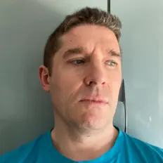 Tinnitus Worksを聴いたり、ミュージックビデオを鑑賞したり、経歴やツアー日程などを確認したりしましょう！